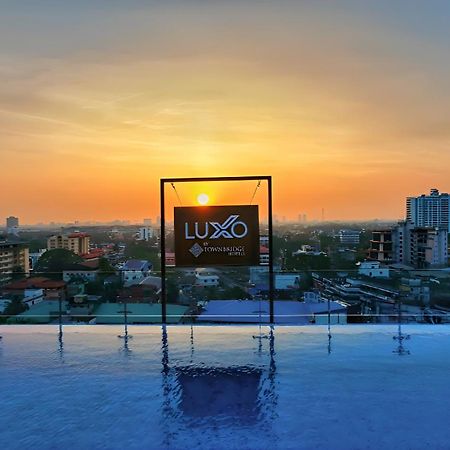 Hotel Luxo Kochi Extérieur photo