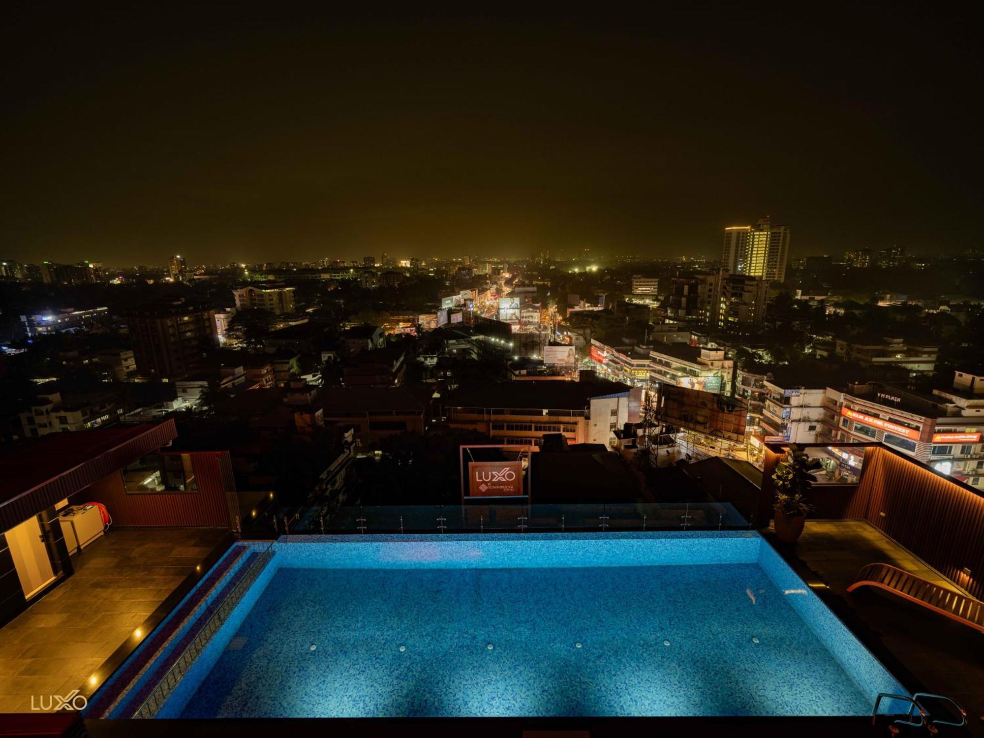 Hotel Luxo Kochi Extérieur photo